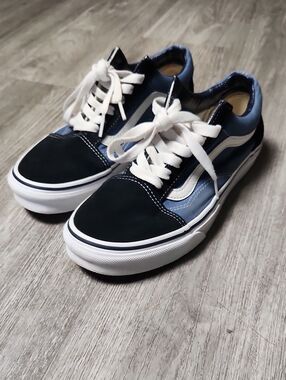 Vans Classic Low-Top Sneakers in Navy and Light Blue - Brand